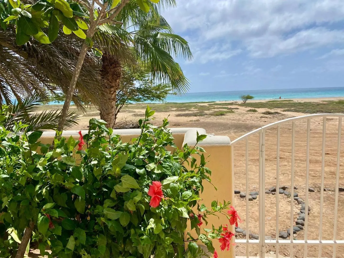 Raio Do Sol - Beach Front Studio With City View Santa Maria Cape Verde