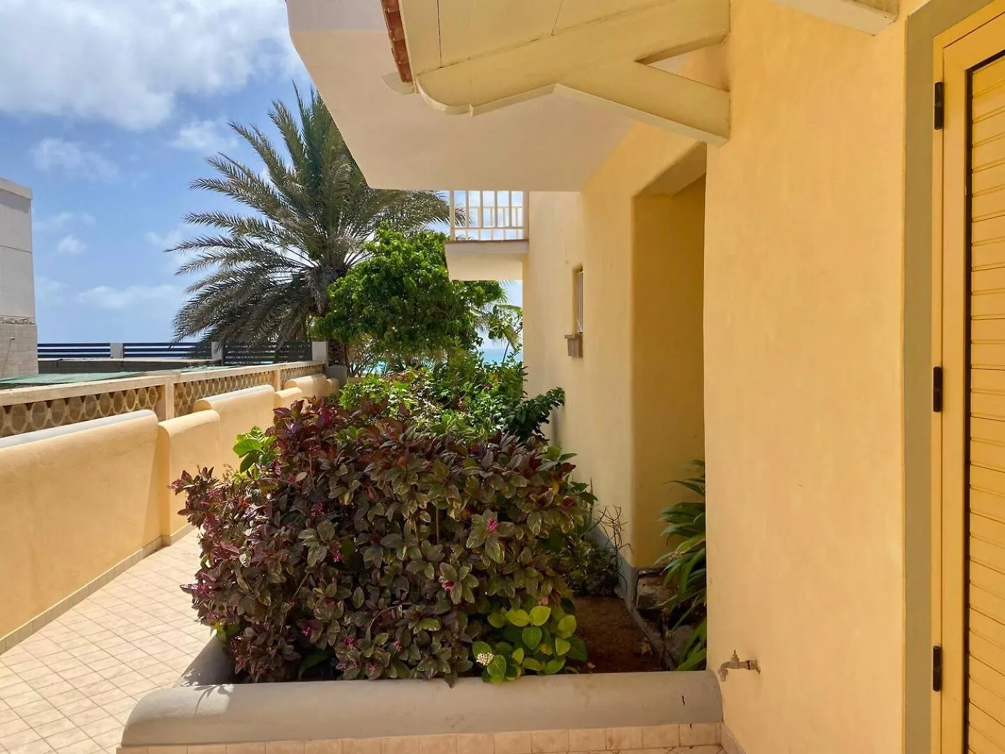 Raio Do Sol - Beach Front Studio With City View Santa Maria 0*,  Cape Verde